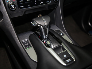 2020款240TURBO 两驱舒享版 中控区