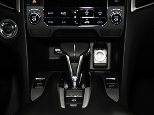 2020款240TURBO 两驱舒享版 中控区