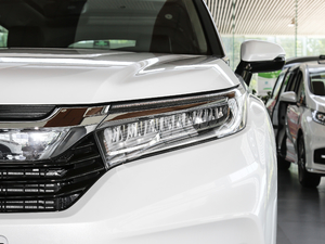 2020款370TURBO 两驱豪华版 大灯