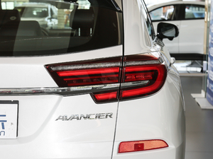 2020款370TURBO 两驱豪华版 尾灯