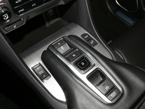 2020款370TURBO 两驱豪华版 换挡杆