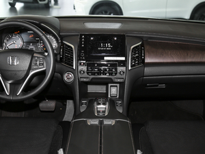 2020款370TURBO 两驱豪华版 中控台