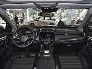 2021款240TURBO CVT两驱豪华版 内饰全景