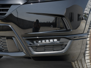 2021款240TURBO CVT两驱幻夜版 前雾灯