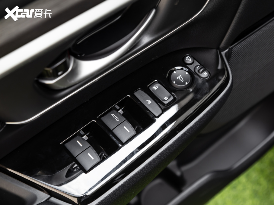 2021���Ӱ�J����� 2.0L ����J�����A��