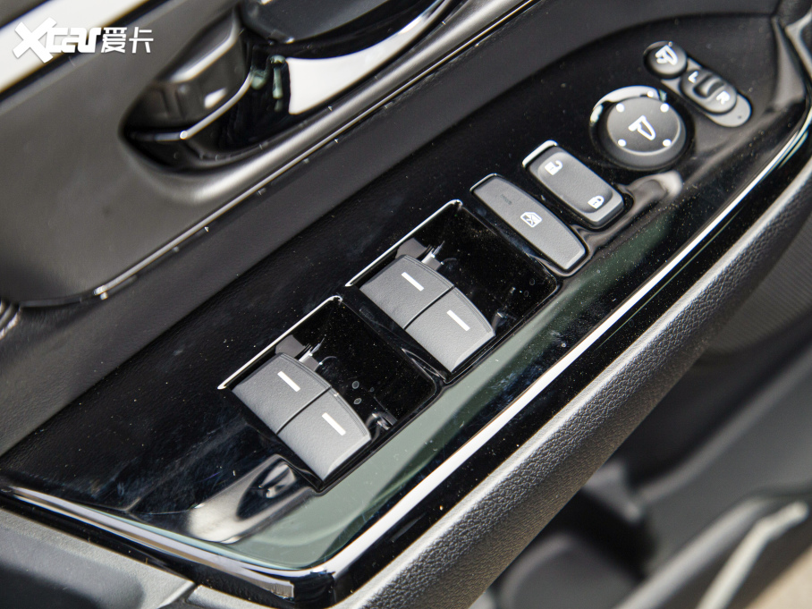 2021���Ӱ�J�����(d��ng) 2.0L ���(q��)�J����ҹ��