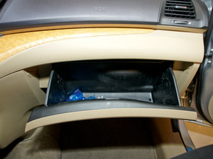 2009款2.4L 领秀版 手套箱
