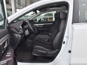 2022款e:PHEV 豪华版 前排空间