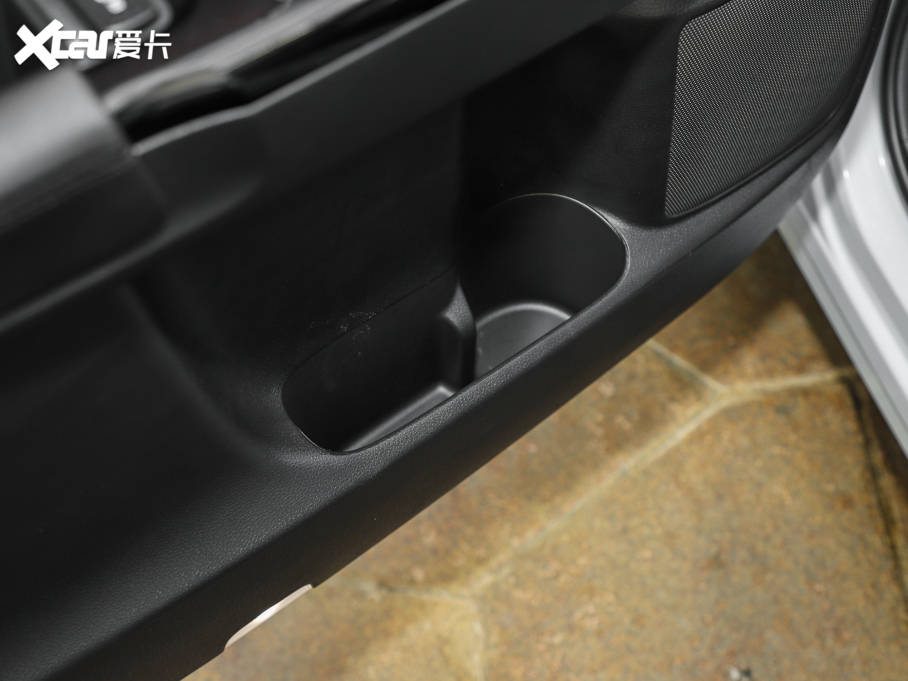 2022Wِ 2.0L e:HEV J