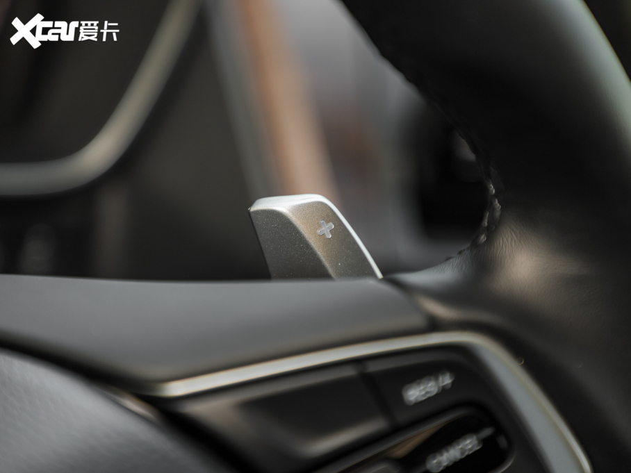 2022Wِ 2.0L e:HEV J