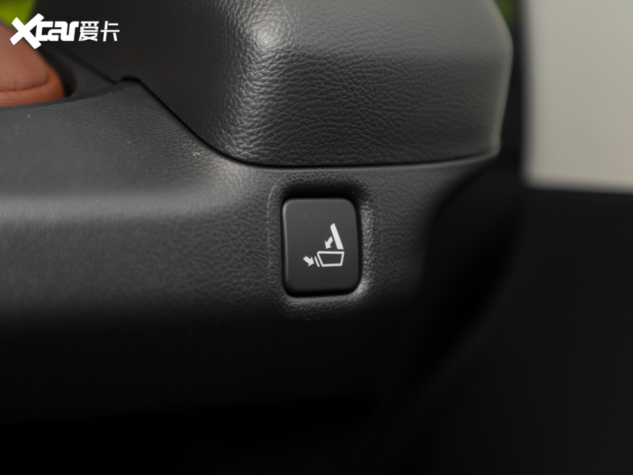 2022Wِ 2.0L e:HEV J