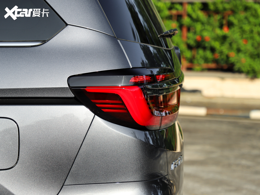 2022Wِ 2.0L e:HEV J