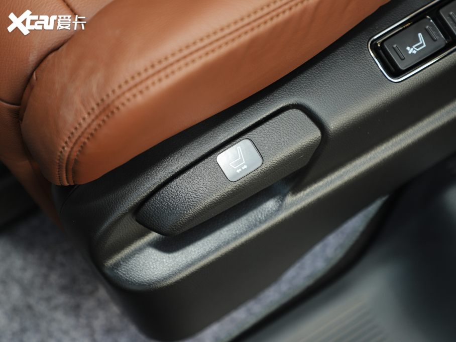 2022Wِ 2.0L e:HEV J