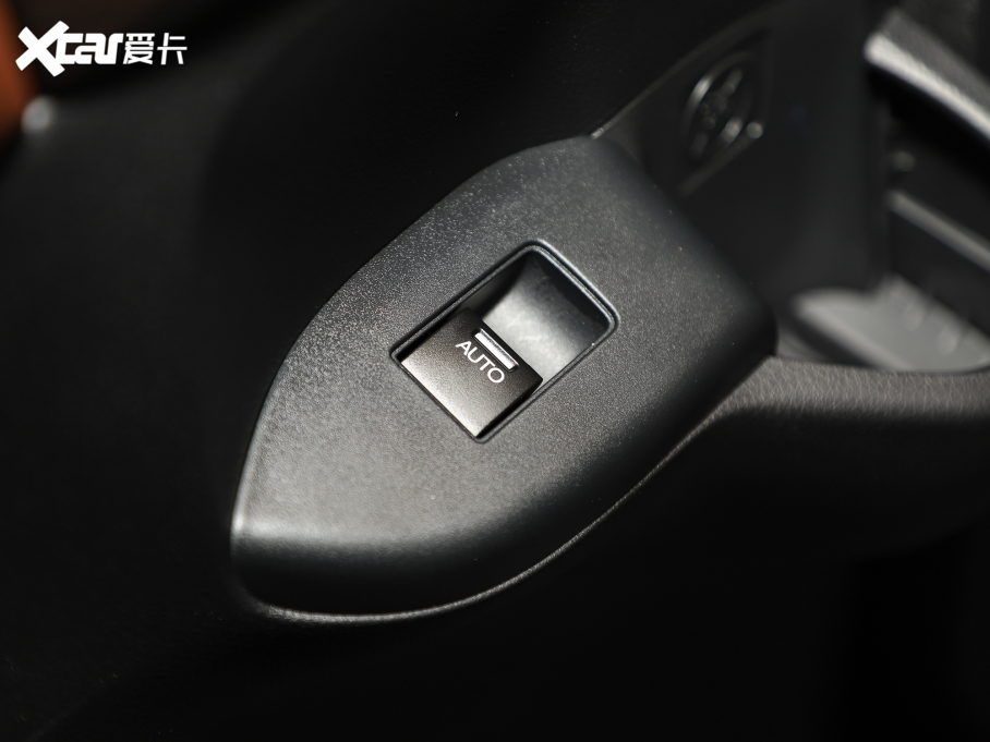 2022Wِ 2.0L e:HEV J