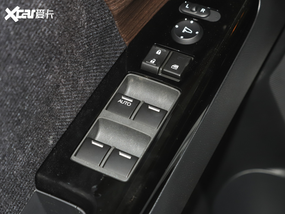 2022Wِ 2.0L e:HEV J