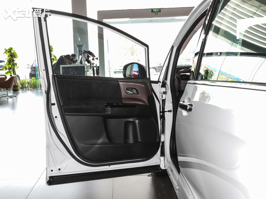 2022Wِ 2.0L e:HEV J