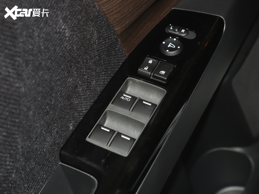 2022Wِ 2.0L e:HEV J