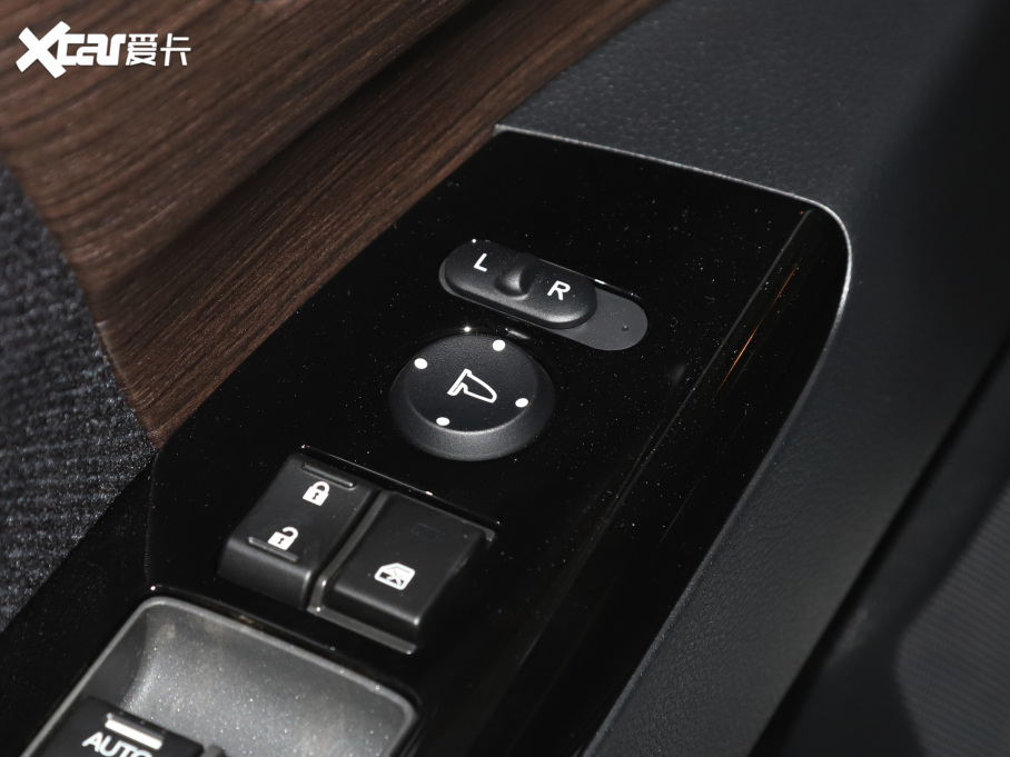 2022Wِ 2.0L e:HEV J