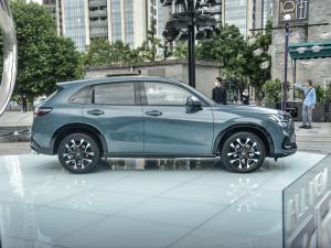 2022款1.5T CVT尊享版 正侧（右）