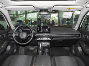 2023款240TURBO CVT科技版 内饰全景
