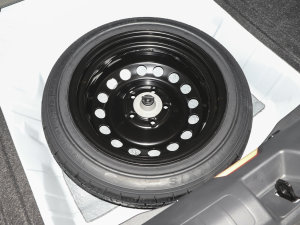 2023款240TURBO CVT科技版 备胎