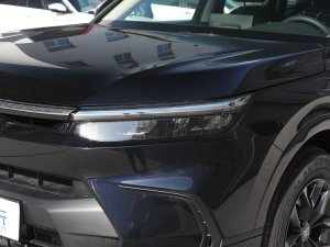2023款240TURBO 两驱精英版 5座 大灯