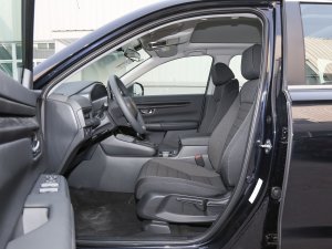 2023款240TURBO 两驱精英版 5座 前排空间
