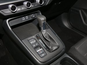 2023款240TURBO 两驱精英版 5座 换挡杆