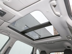 2023款240TURBO 两驱精英版 5座 天窗
