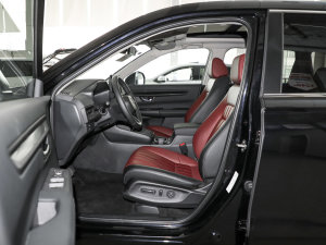 2023款240TURBO 两驱尊贵版PRO 7座 前排空间