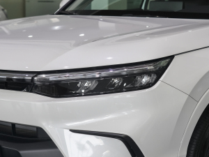 2023款240TURBO 两驱豪华版PRO 7座 大灯