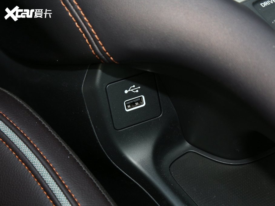 2023��ZR-V ���� e:HEV 2.0L �J�����A��