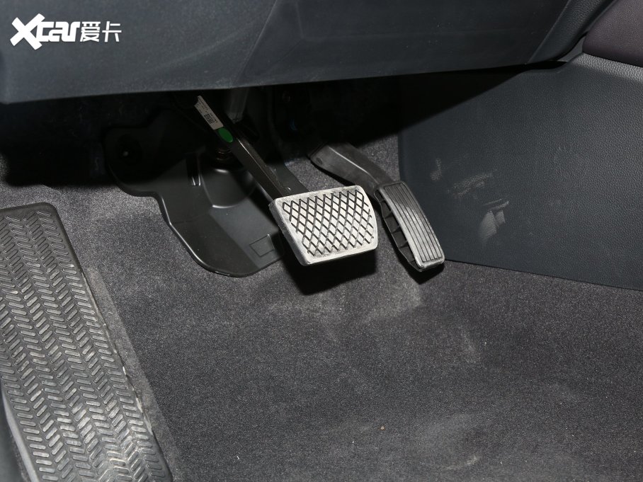 2023��ZR-V ���� e:HEV 2.0L �J�����A��