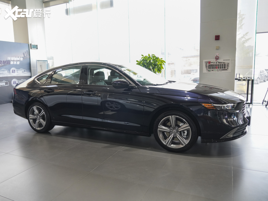 2023wԴ 2.0L e:PHEV F