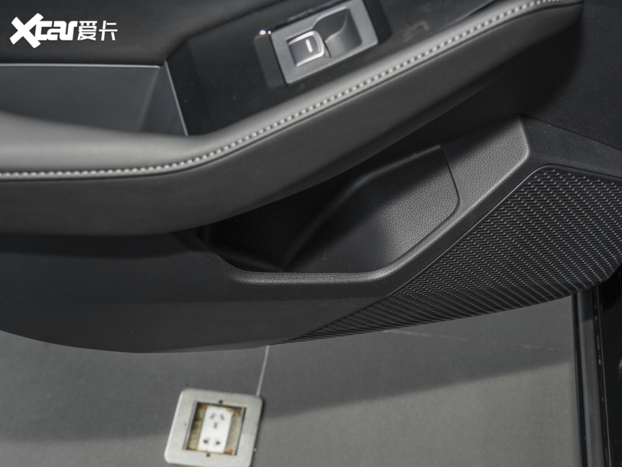 2023wԴ 2.0L e:PHEV F