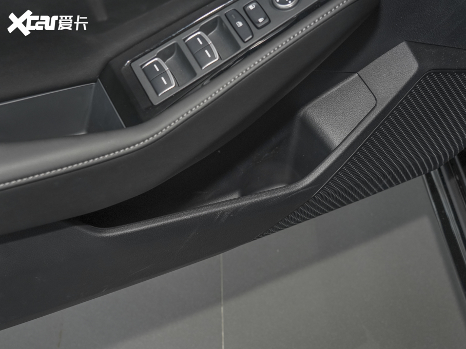 2023wԴ 2.0L e:PHEV F