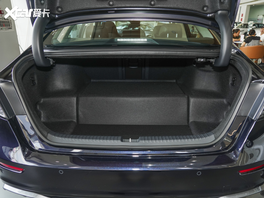 2023wԴ 2.0L e:PHEV F