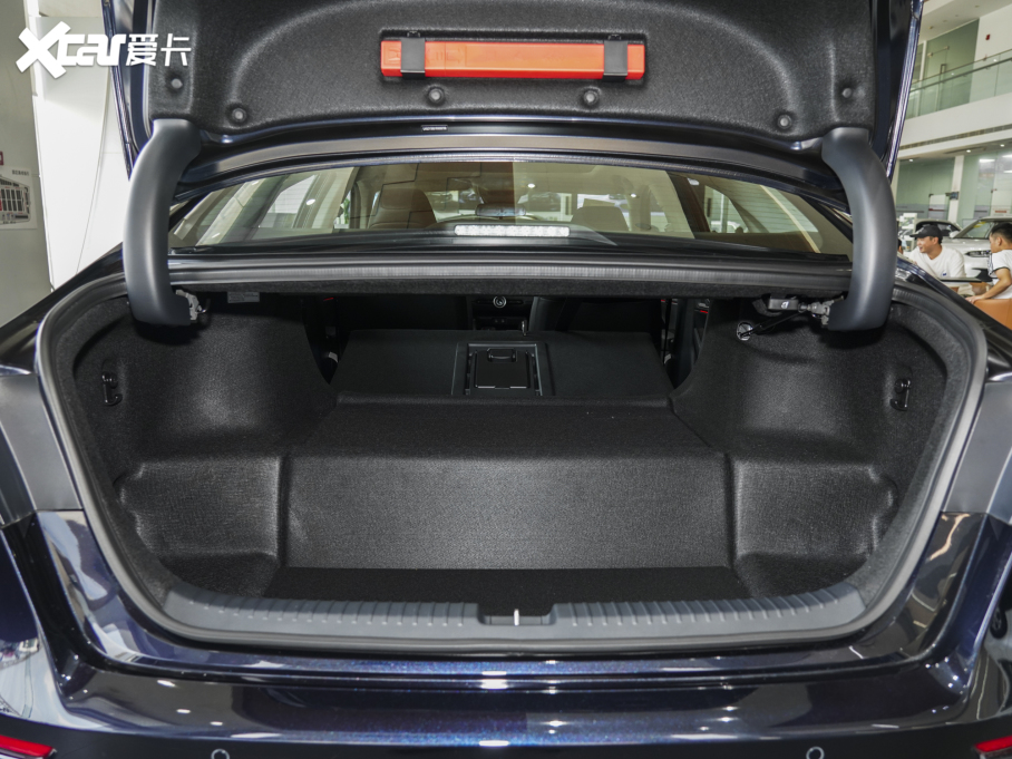 2023wԴ 2.0L e:PHEV F