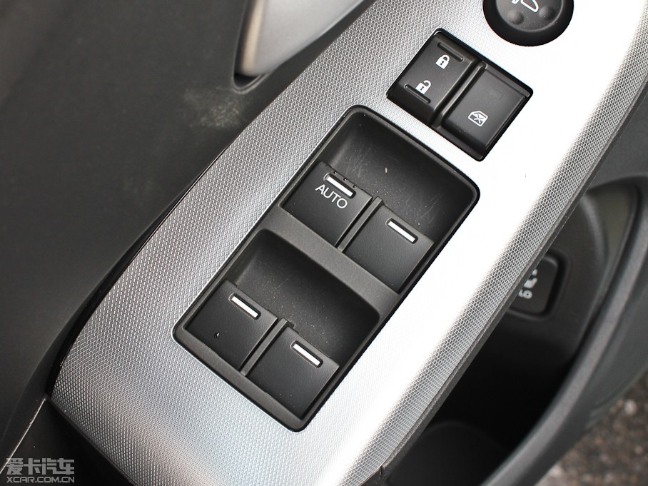 2013?yun)Wِ 2.4L Ԅ(dng)\(yn)(dng)