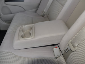 2015款1.8L 手动舒适版 后排中央扶手