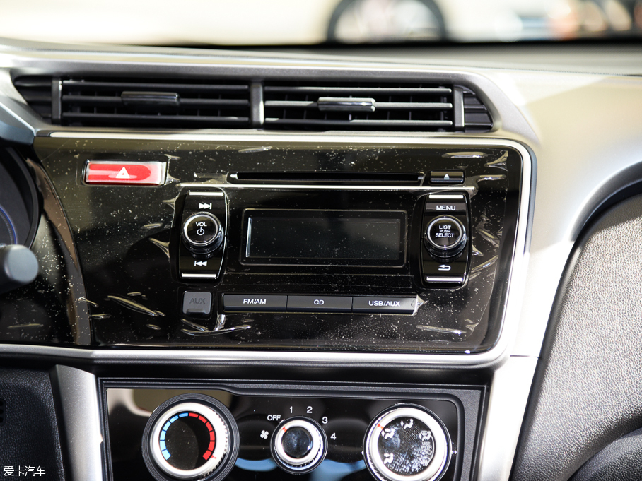 2015���h�� 1.5L CVT���A��