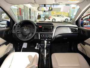 2015款1.5L CVT舒适版 内饰全景