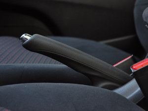 2016款1.8L CVT领先版 驻车制动器