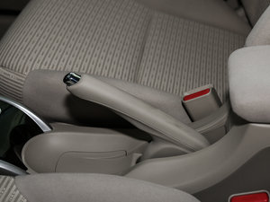 2016款1.8L 手动舒适版 驻车制动器