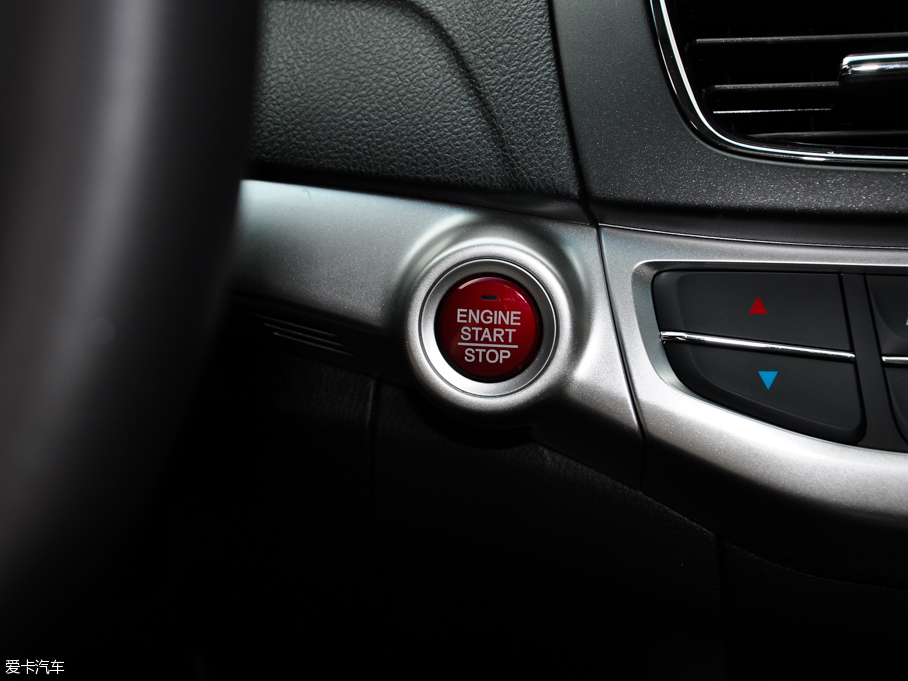 2016���Ԋ(sh��)�D 2.4L ���A��