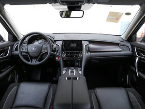 2017款370TURBO 四驱尊享版 内饰全景