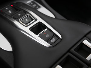 2017款370TURBO 四驱尊享版 驻车制动器
