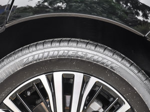2017款370TURBO 四驱至尊版 轮胎品牌