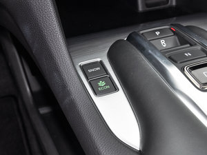 2017款370TURBO 四驱至尊版 中控区