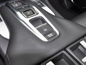 2017款370TURBO 四驱至尊版 驻车制动器